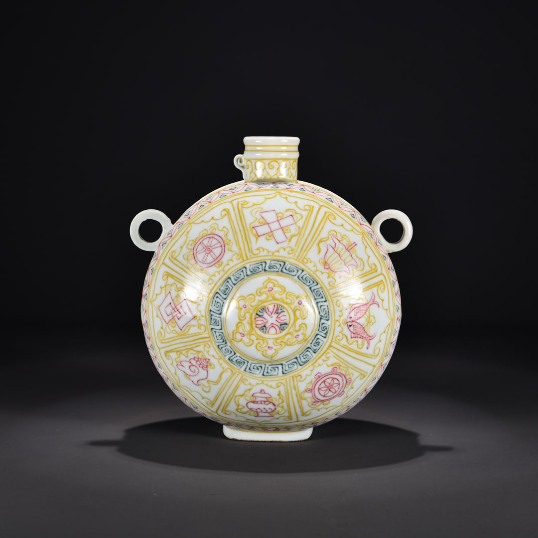 A Ming Dynasty Yongle period underglaze sancai eight-treasure double-line flat pot: A double-laced flat pot with underglaze sancai and eight-treasure patterns made during the Yongle period of the Ming Dynasty Size: H:30x W: 26 Size: H:30x W: 26 (The Dimensions Of All Batches Are