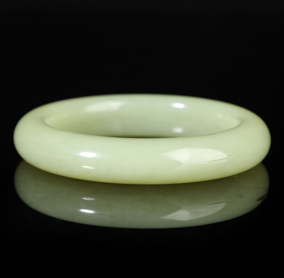 A beautiful Hetian jade yellow jade bracelet (1 of 6)