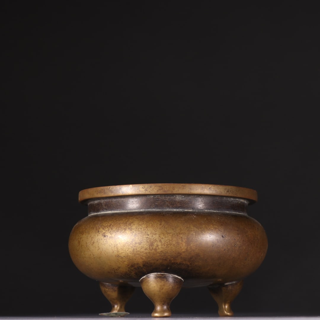 A beautiful bronze three-legged incense burner (1 of 9)