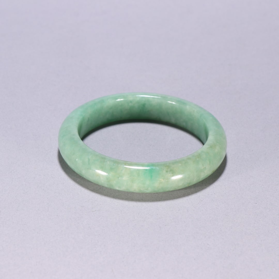A Qing Dynasty jadeite bracelet (1 of 9)