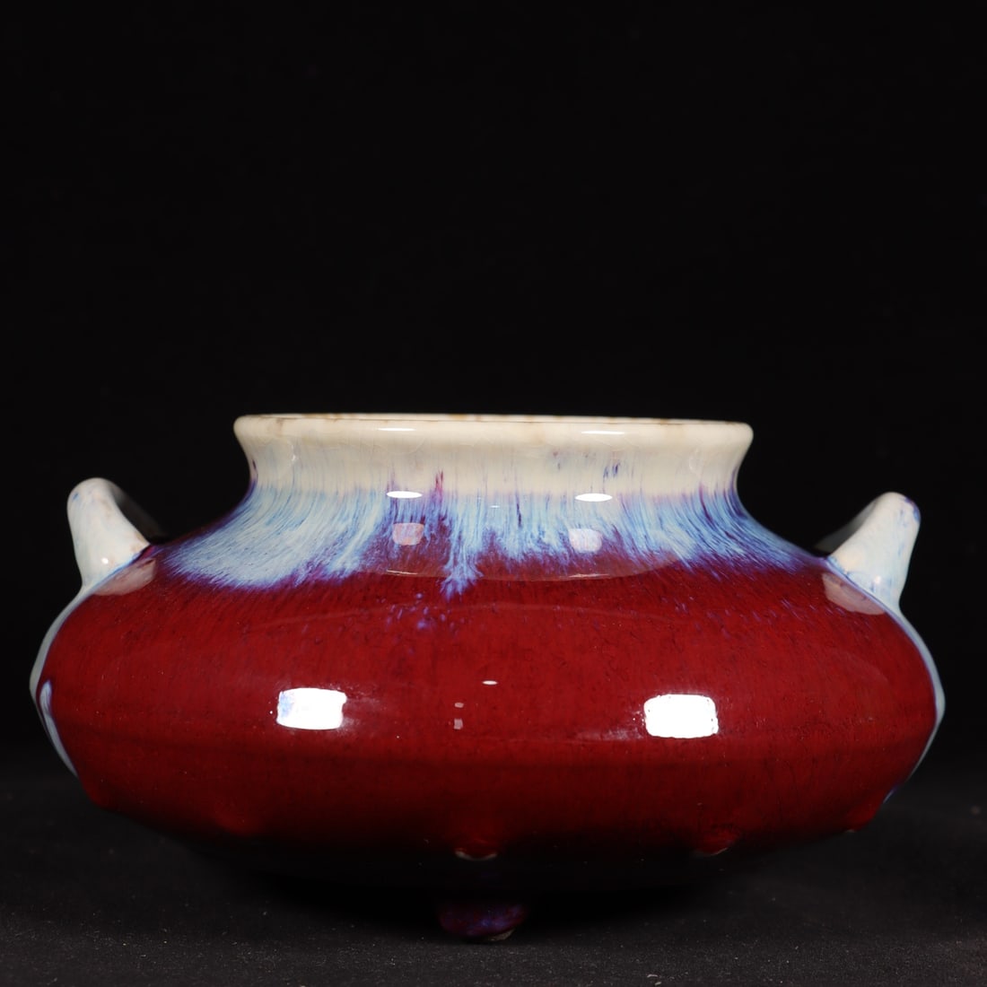 One piece made during the Qianlong period of the Qing Dynasty, kiln-glazed three-legged: Kiln varied glaze three-legged double-handled washed kiln from the Qianlong period of the Qing Dynasty Size:9.6cm Calibre 10.5cm W: 19cm Size:9.6cm Calibre 10.5cm W: 19cm (The Dimensions Of All Batche