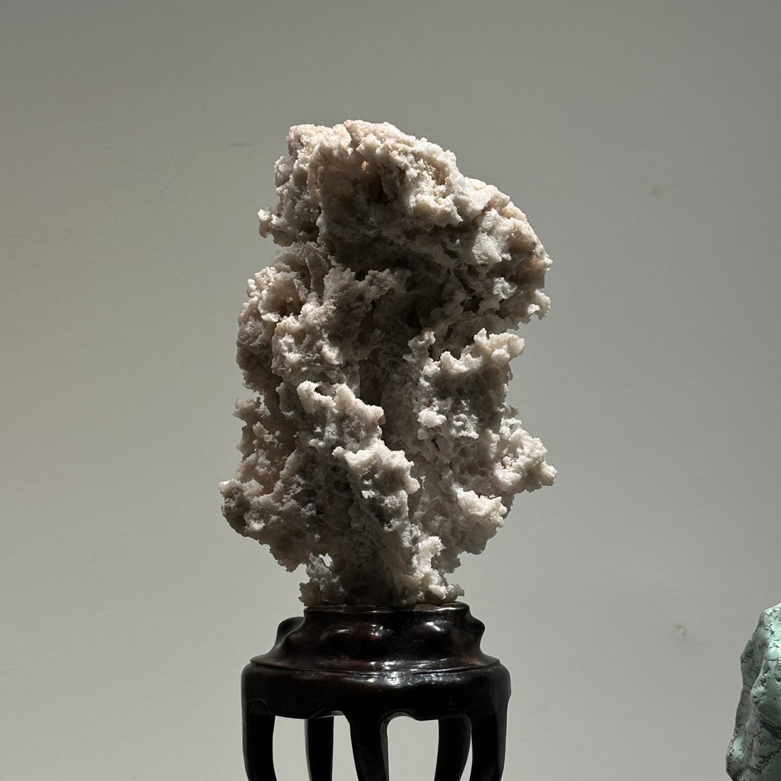 A beautiful piece of Kun stone: Exquisite Kun stones Size: H: 30cm W:12cm T: 8cm Size: H: 30cm W:12cm T: 8cm (The Dimensions Of All Batches Are Manually Measured.If You Need More Detailed Information, Please Contact Our Customer Ser