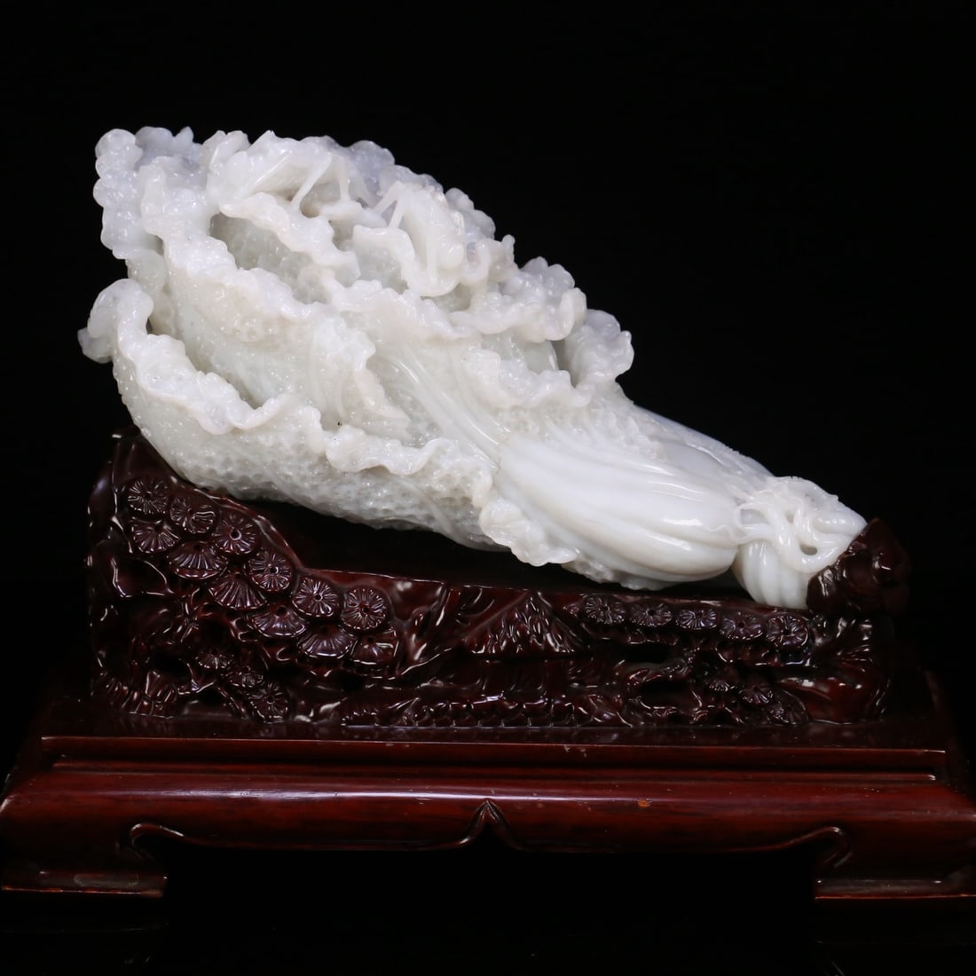 A beautiful Hetian jade cabbage ornament (1 of 9)