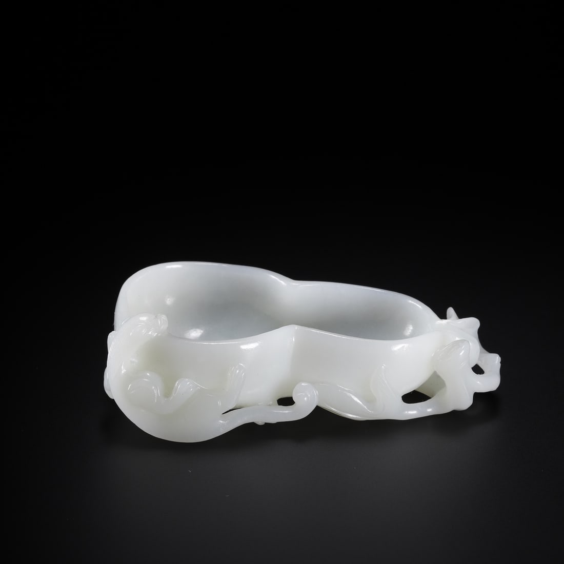 A beautiful Hetian jade dragon pattern gourd wash (1 of 9)