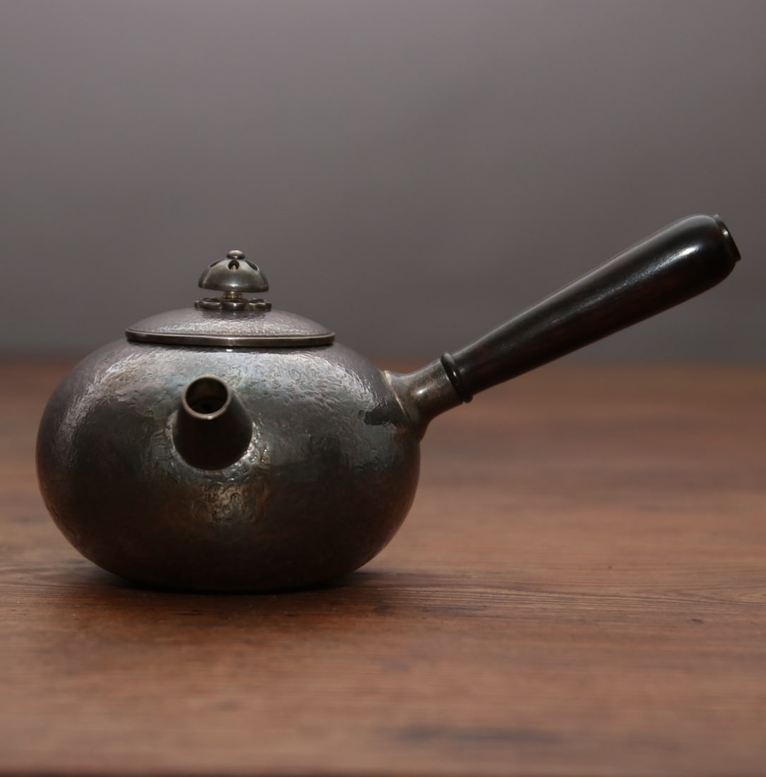 A delicate silver pot holding a pot for a foal (1 of 8)