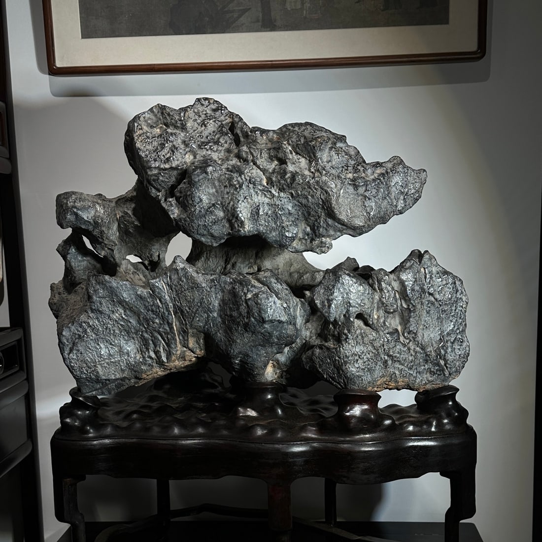 A stunning Lingbi stone in the hall is truly impressive (1 of 5)
