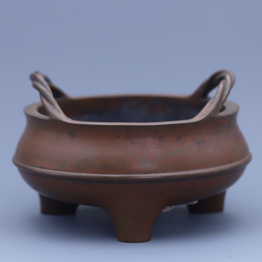 A bronze tripods burner made during the Xuande period of the Ming Dynasty (1 of 10)