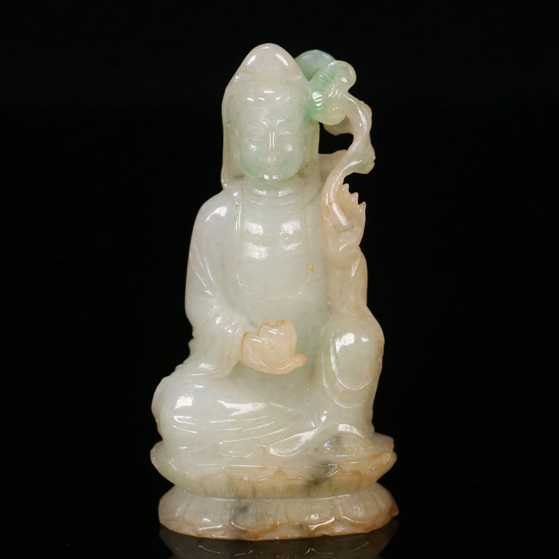 An old jadeite Guanyin carving from the Qing Dynasty: An old jadeite Guanyin carving from the Qing Dynasty Size:6.8x3.5x2.4 cm W: 0.0585 kg Size:6.8x3.5x2.4 cm W: 0.0585 kg (The Dimensions Of All Batches Are Manually Measured.If You Need More Detailed In