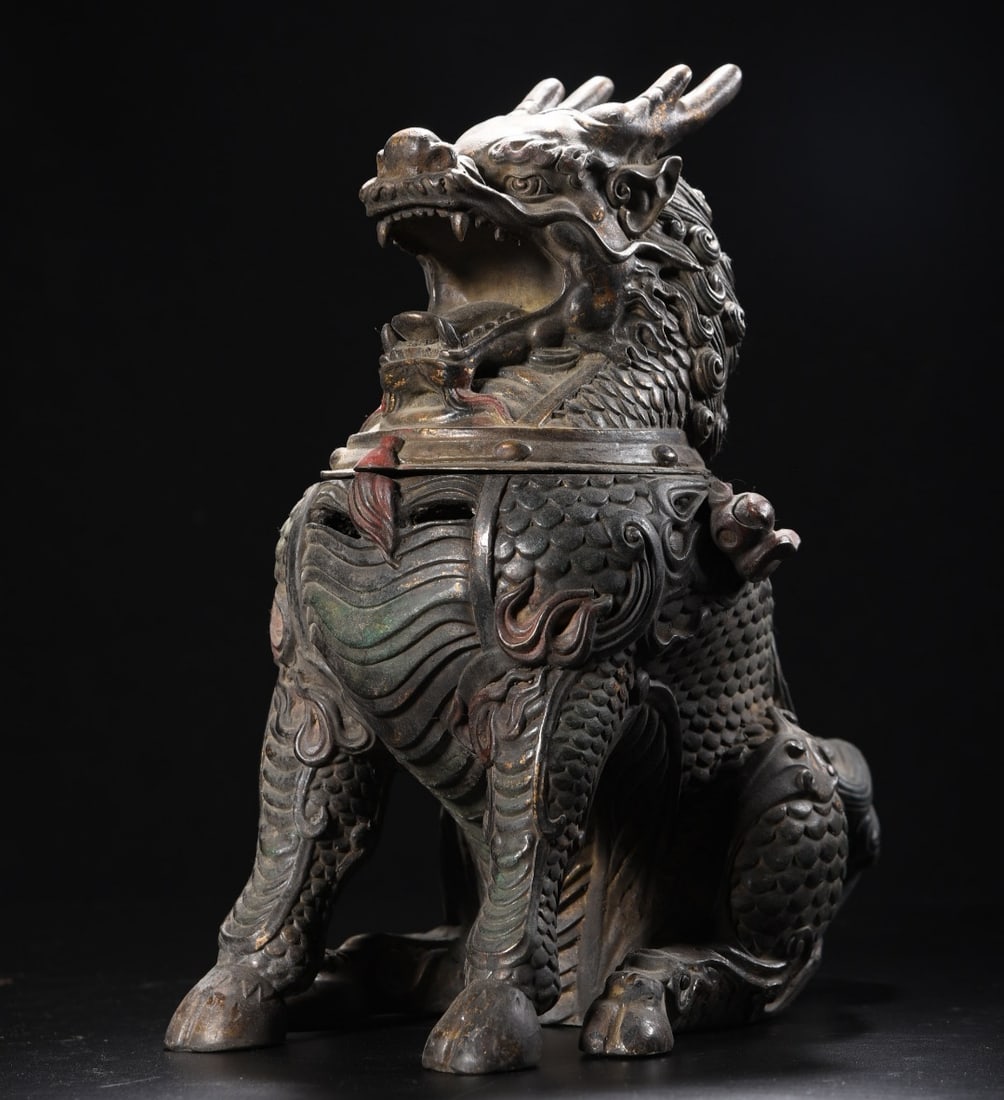 A beautiful copper clay gilded qilin incense burner: Exquisite copper clay and gilded qilin incense burner Size: H: 30cm L: 26cm W: 16cm W: 4.595 kg Size: H: 30cm L: 26cm W: 16cm W: 4.595 kg (The Dimensions Of All Batches Are Manually Measured.If You Ne
