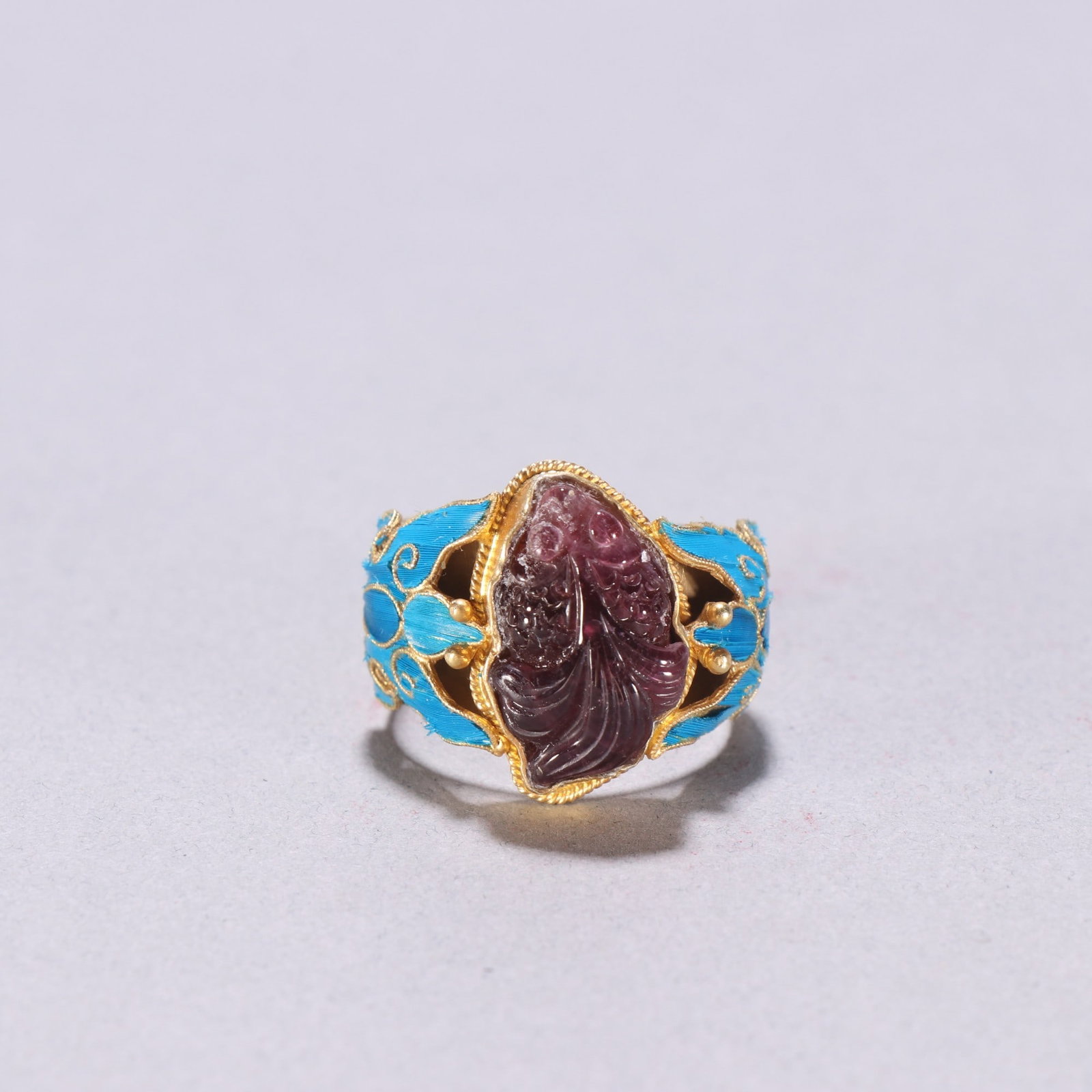 A Qing Dynasty silver gilt jadeite inlaid tourmaline fish pattern ring: Qing Dynasty silver gilt dotted jade inlaid tourmaline fish pattern ring Size: lnside diameter: 2.1cm W: 0.0124 kg Size: lnside diameter: 2.1cm W: 0.0124 kg (The Dimensions Of All Batches Are