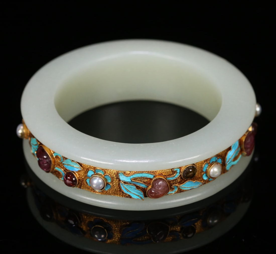 A Qing dynasty court Hetian jade bracelet inlaid with silver gilt dots and kingfisher inlaid with (1 of 8)