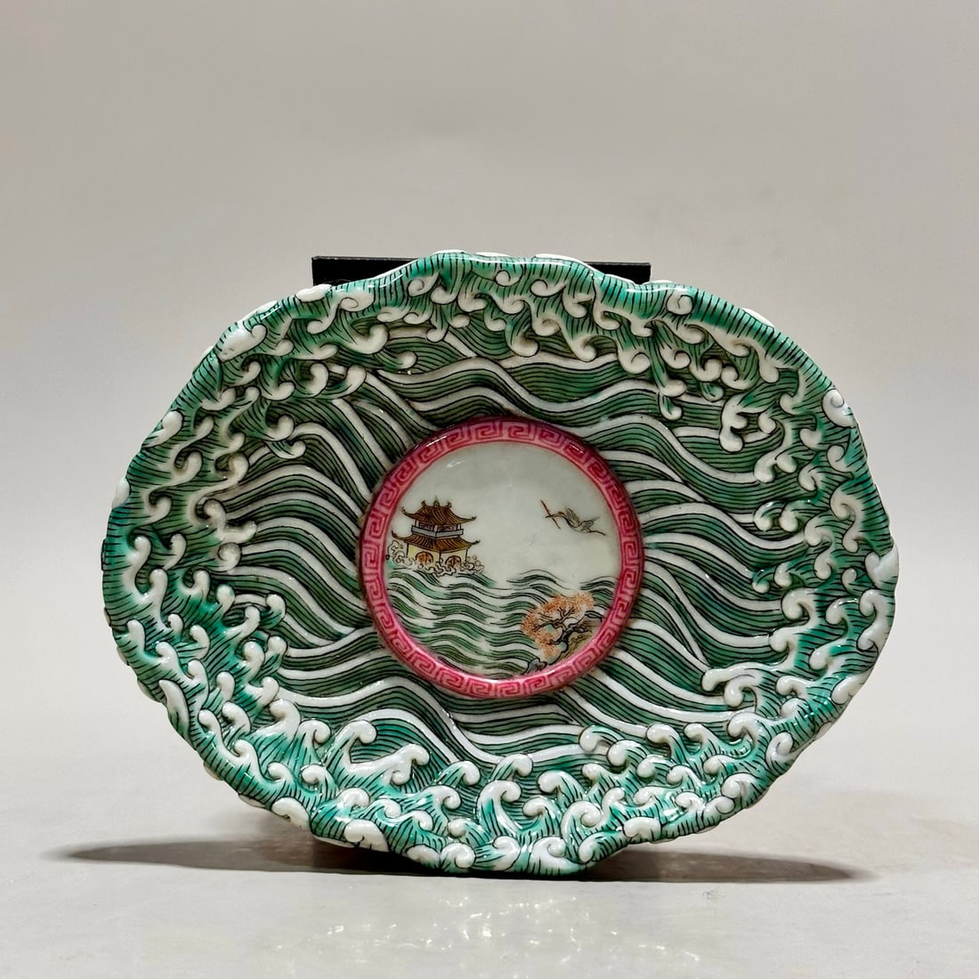 A Qing Dynasty green-colored seawater washed piece: Qing Dynasty Green Colored Seawater Washing Size: H: 1.5cm Calibre 11cm bottom 6.5cm Size: H: 1.5cm Calibre 11cm bottom 6.5cm (The Dimensions Of All Batches Are Manually Measured.If You Need More Deta