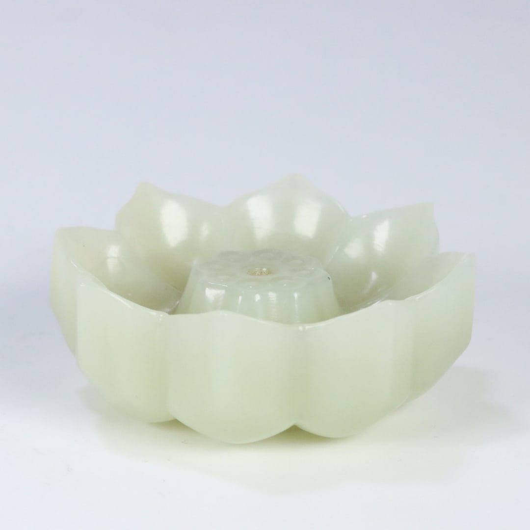 A beautiful Hetian jade lotus flower arrangement (1 of 9)