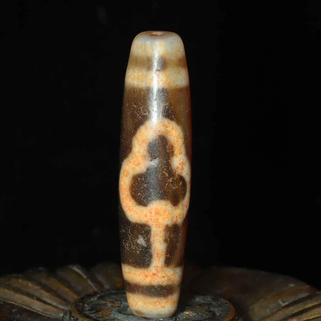 A beautiful Bodhi tree Dzi bead (1 of 9)