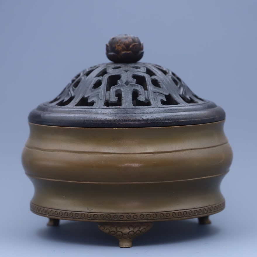 A Qing Dynasty bronze tripod incense burner (1 of 9)