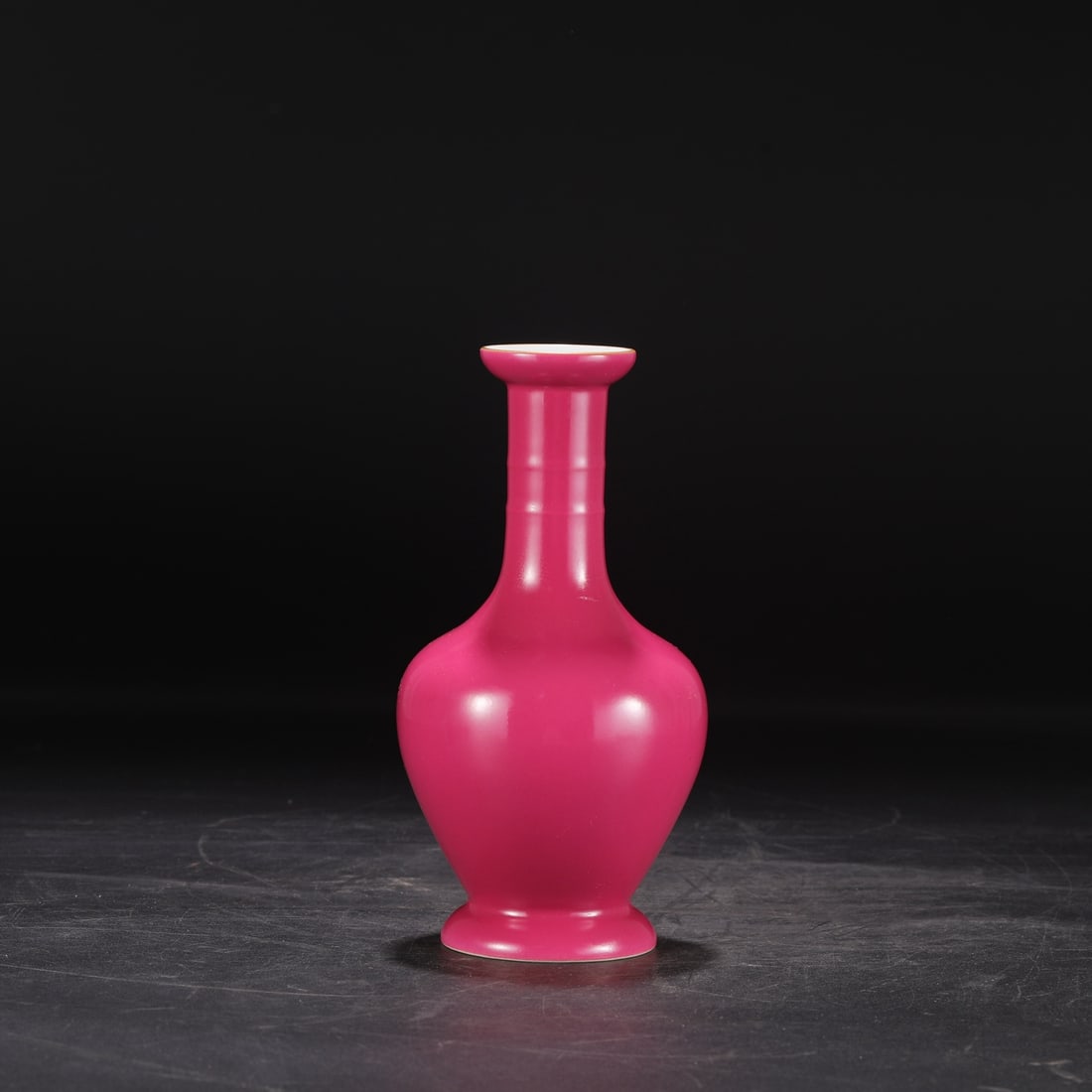A Rouge Red Glaze String-patterned Vase from the Yongzheng period of the Qing Dynasty: A rouge-red glazed string-patterned vase made during the Yongzheng period of the Qing Dynasty Size: H:21.5cm Calibre: 5.5cm Belly diameter: 11 cm Size: H:21.5cm Calibre: 5.5cm Belly diameter: 11 cm