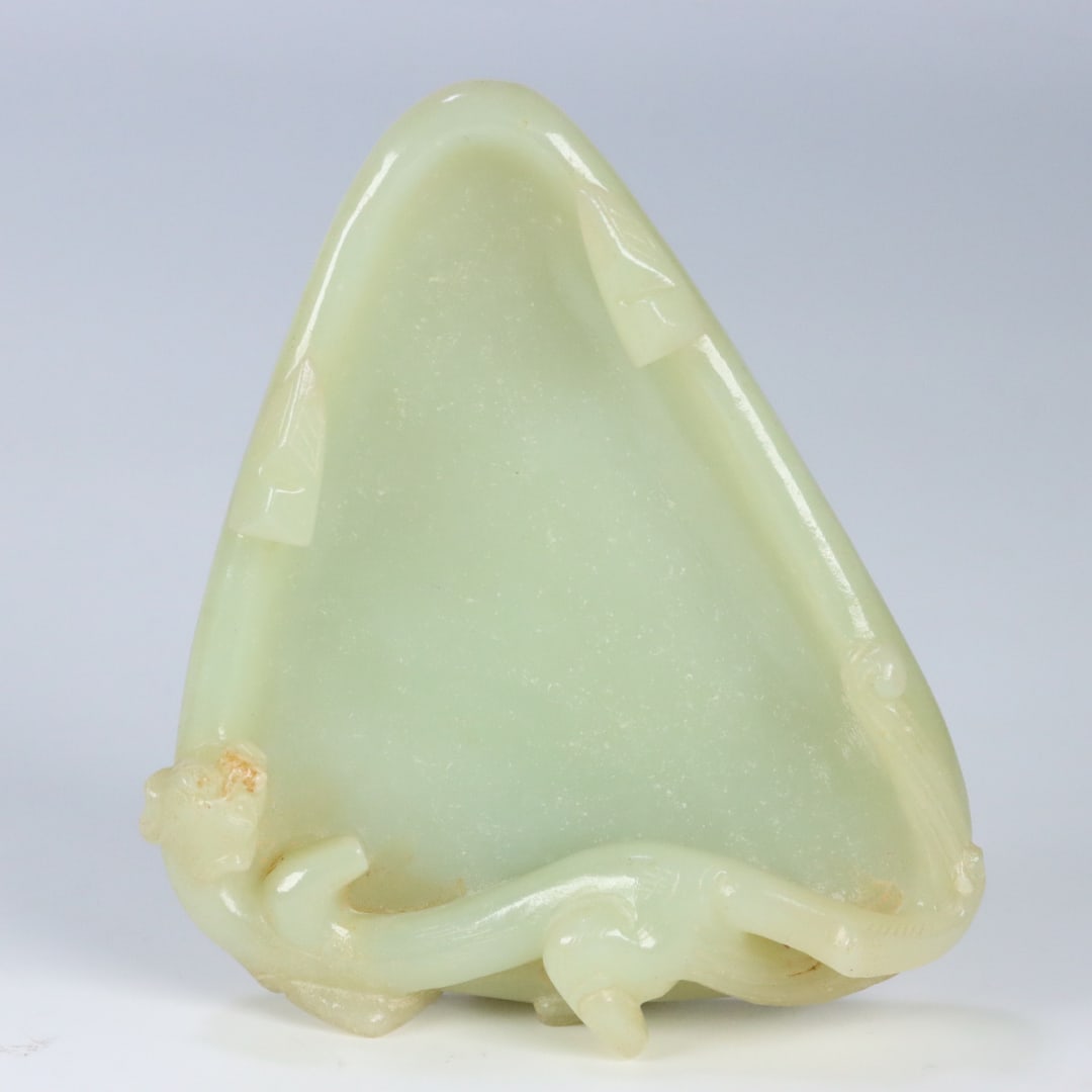 A beautiful Hetian jade wash with dragon and phoenix patterns: Exquisite Hetian jade dragon and phoenix pattern wash Size:9.6x8.35x26cm W:0.142 kg Size:9.6x8.35x26cm W:0.142 kg (The Dimensions Of All Batches Are Manually Measured.If You Need More Detailed