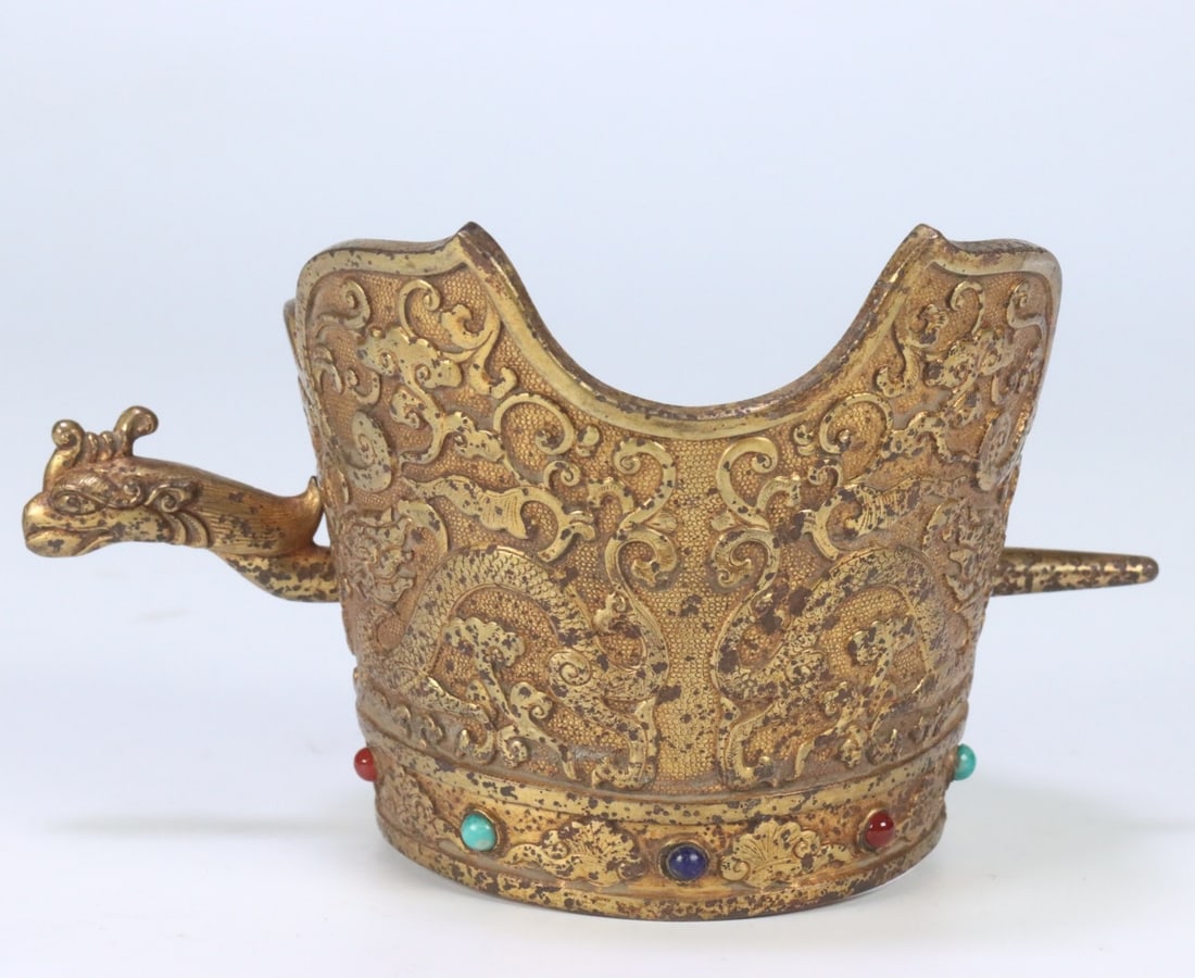 A beautifully crafted bronze gilt hair crown: Exquisite bronze gilt hair crown (The Dimensions Of All Batches Are Manually Measured.If You Need More Detailed Information, Please Contact Our Customer Service Before Bidding.)