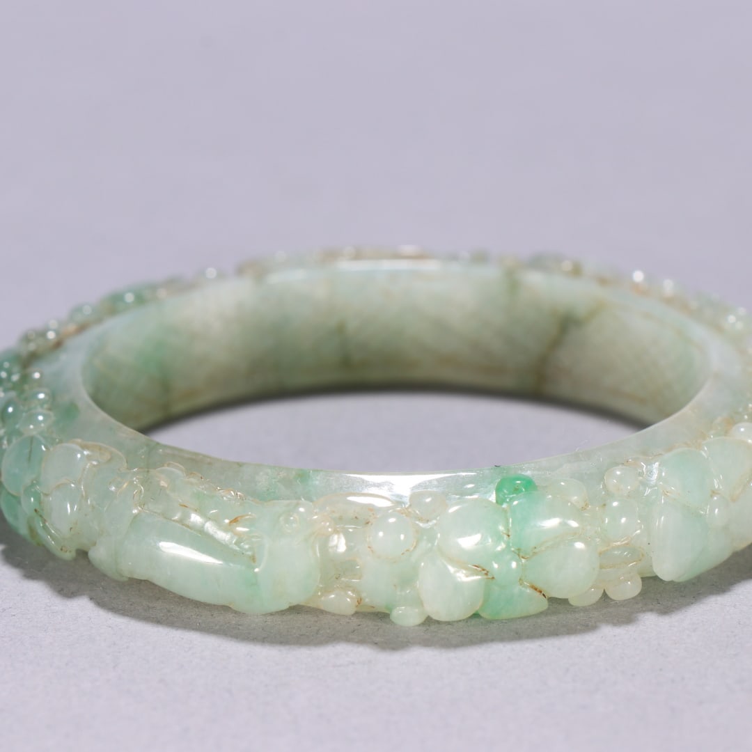 A Qing Dynasty jadeite patterned bracelet - 4