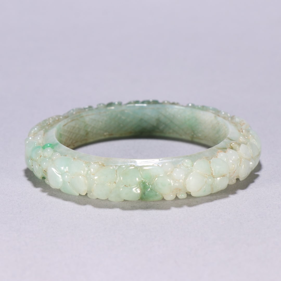 A Qing Dynasty jadeite patterned bracelet - 5