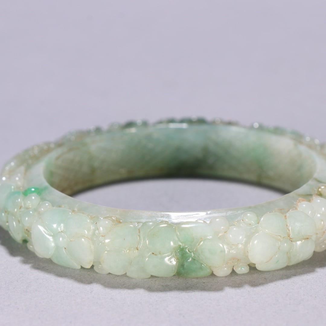 A Qing Dynasty jadeite patterned bracelet - 6