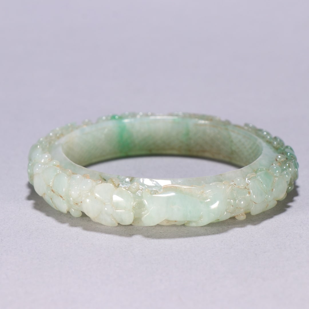 A Qing Dynasty jadeite patterned bracelet - 7