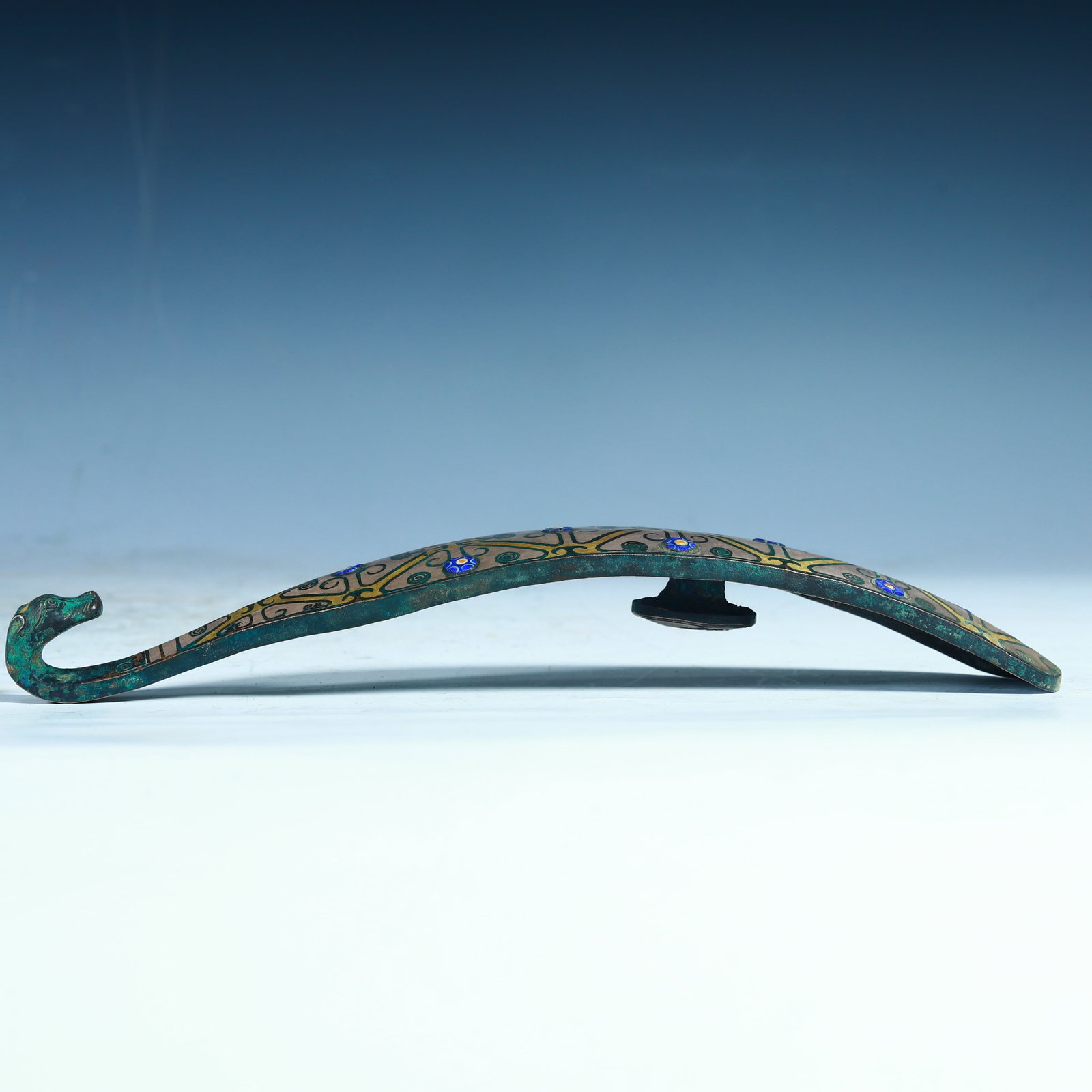 A Han dynasty gold and silver belt hook (1 of 9)