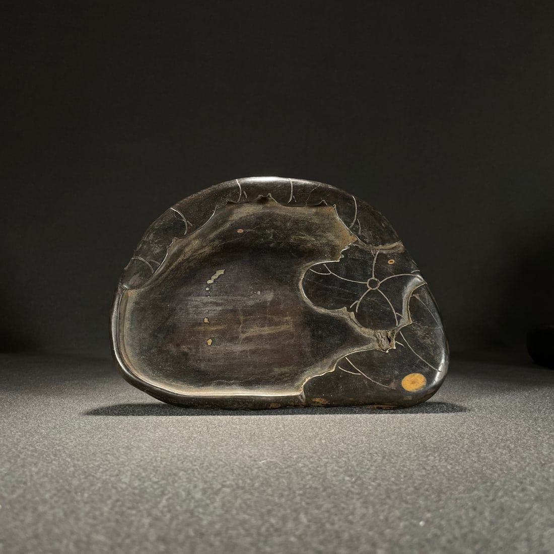 A delicate plum blossom pit lotus leaf end inkstone: Exquisite plum blossom pit lotus leaf end inkstone Size:19.5x14x3.3cm W: 1.565 kg Size:19.5x14x3.3cm W: 1.565 kg (The Dimensions Of All Batches Are Manually Measured.If You Need More Detailed Informat