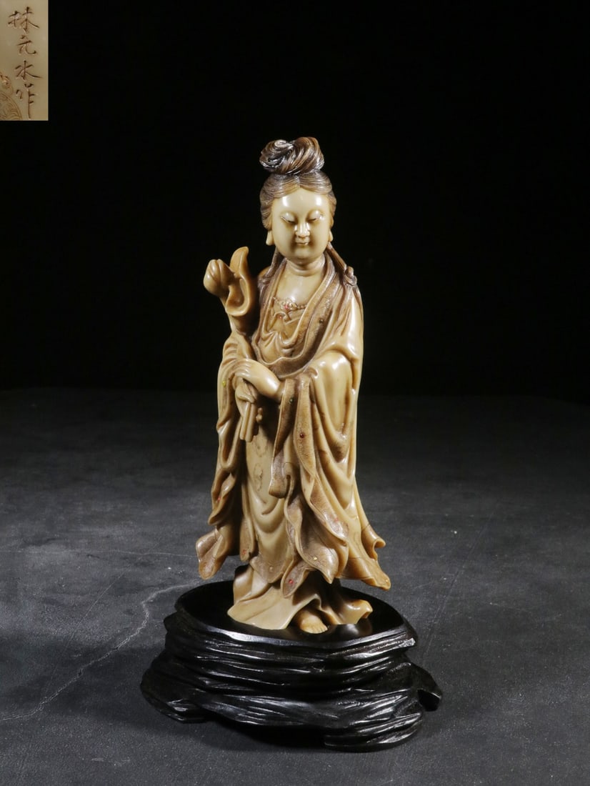 A standing Guanyin statue of Shoushan Furong Stone by Lin Yuanshui (1 of 9)