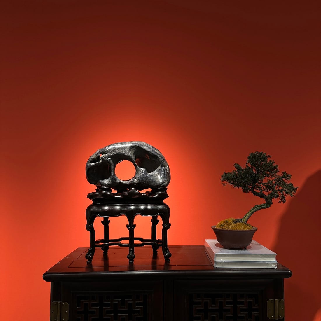 A beautiful Taihu Stone Cave Realm: The exquisite Taihu Stone Cave Realm Size: H: 42cm W:30cm T: 16cm Size: H: 42cm W:30cm T: 16cm (The Dimensions Of All Batches Are Manually Measured.If You Need More Detailed Information, Please