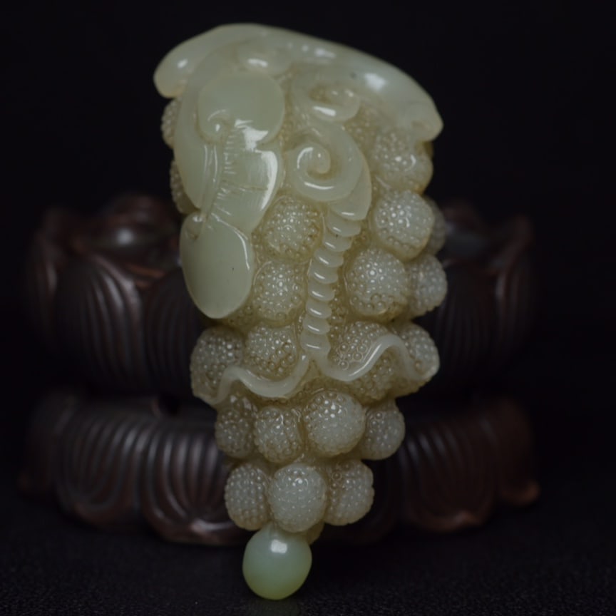 A beautiful Hetian jade called Duojieduofu (1 of 9)
