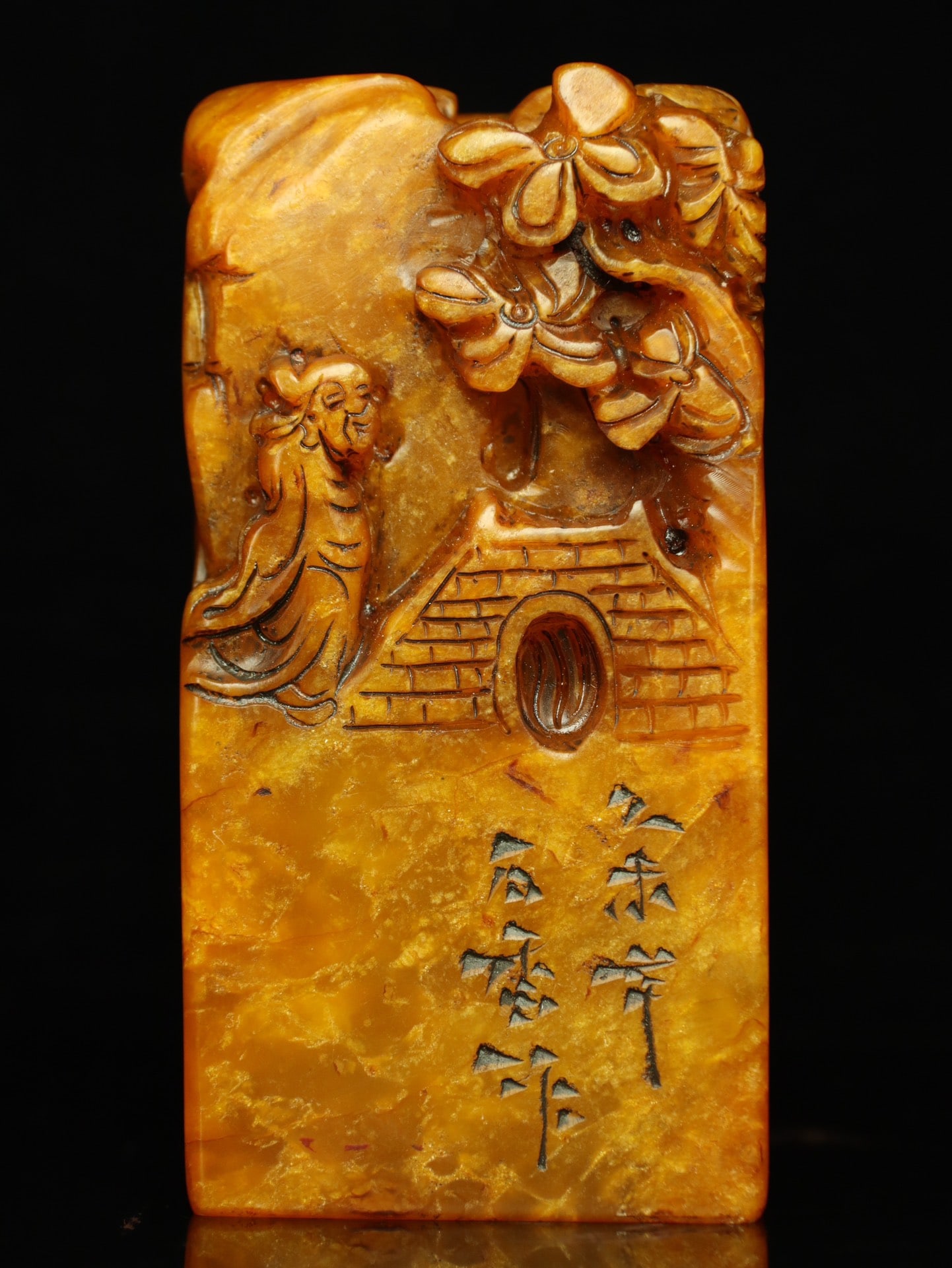 A finely crafted stone stamp serving as a light-lit frozen field yellow stone figure: Exquisite stone like a light is used to freeze the fields and yellow stones, symbolizing figure seals Size:10x5x5.2cm W: 0.642 kg Size:10x5x5.2cm W: 0.642 kg (The Dimensions Of All Batches Are Manuall