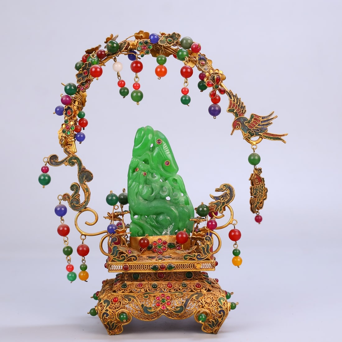 A finely crafted filigree inlaid old jadeite ornament: Exquisite filigree-inlaid vintage jadeite ornaments Size: H: 23cm W:19cm W: 0.519 kg Size: H: 23cm W:19cm W: 0.519 kg (The Dimensions Of All Batches Are Manually Measured.If You Need More Detailed