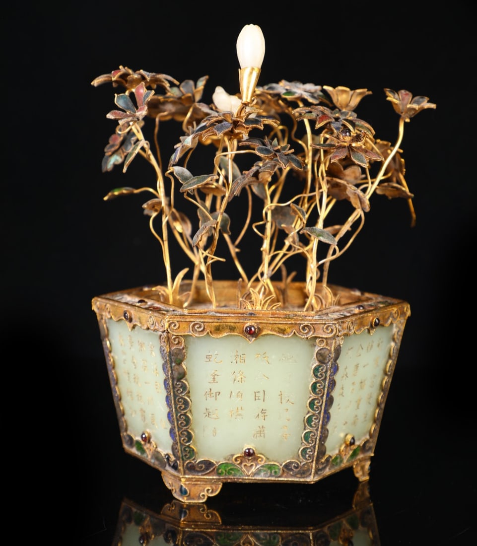 A beautiful Hetian jade bottle landscape: Exquisite Hetian jade vase scenery Size:20cm 14cm W: 0.923 kg Size:20cm 14cm W: 0.923 kg (The Dimensions Of All Batches Are Manually Measured.If You Need More Detailed Information, Please Contact Our