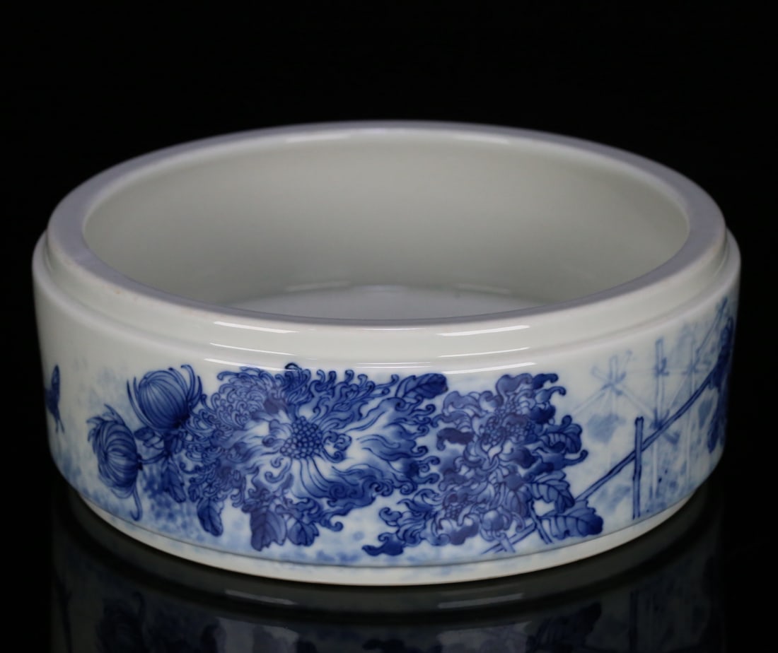 A Republic of China-era blue-and-white butterfly-chrysanthemum washer with the 'Wish to Hear My (1 of 10)