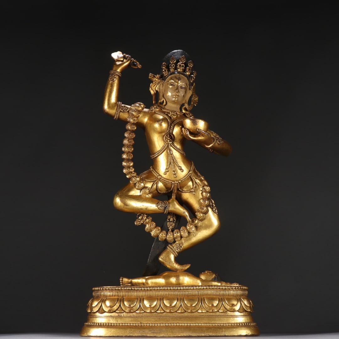 A finely crafted gilded bronze Buddha mother: Exquisite gilt bronze Hai Buddha mother Size: H: 32cm W: 18cm W: 2.17 kg Size: H: 32cm W: 18cm W: 2.17 kg (The Dimensions Of All Batches Are Manually Measured.If You Need More Detailed Information,