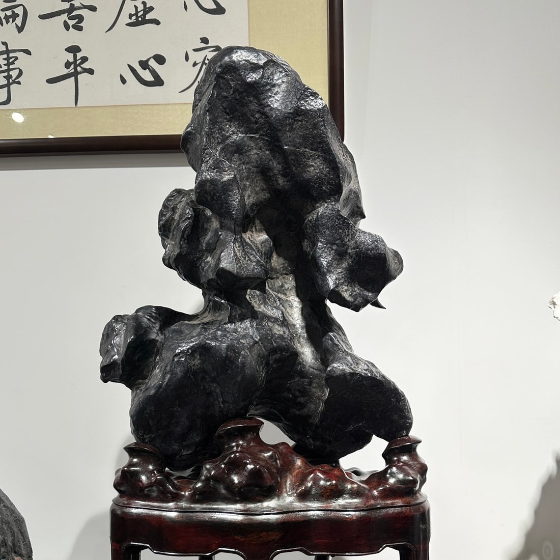 A beautiful Lingbi stone: Exquisite Lingbi stone Size: H: 80cm W:42cm T: 20cm Size: H: 80cm W:42cm T: 20cm (The Dimensions Of All Batches Are Manually Measured.If You Need More Detailed Information, Please Contact Our