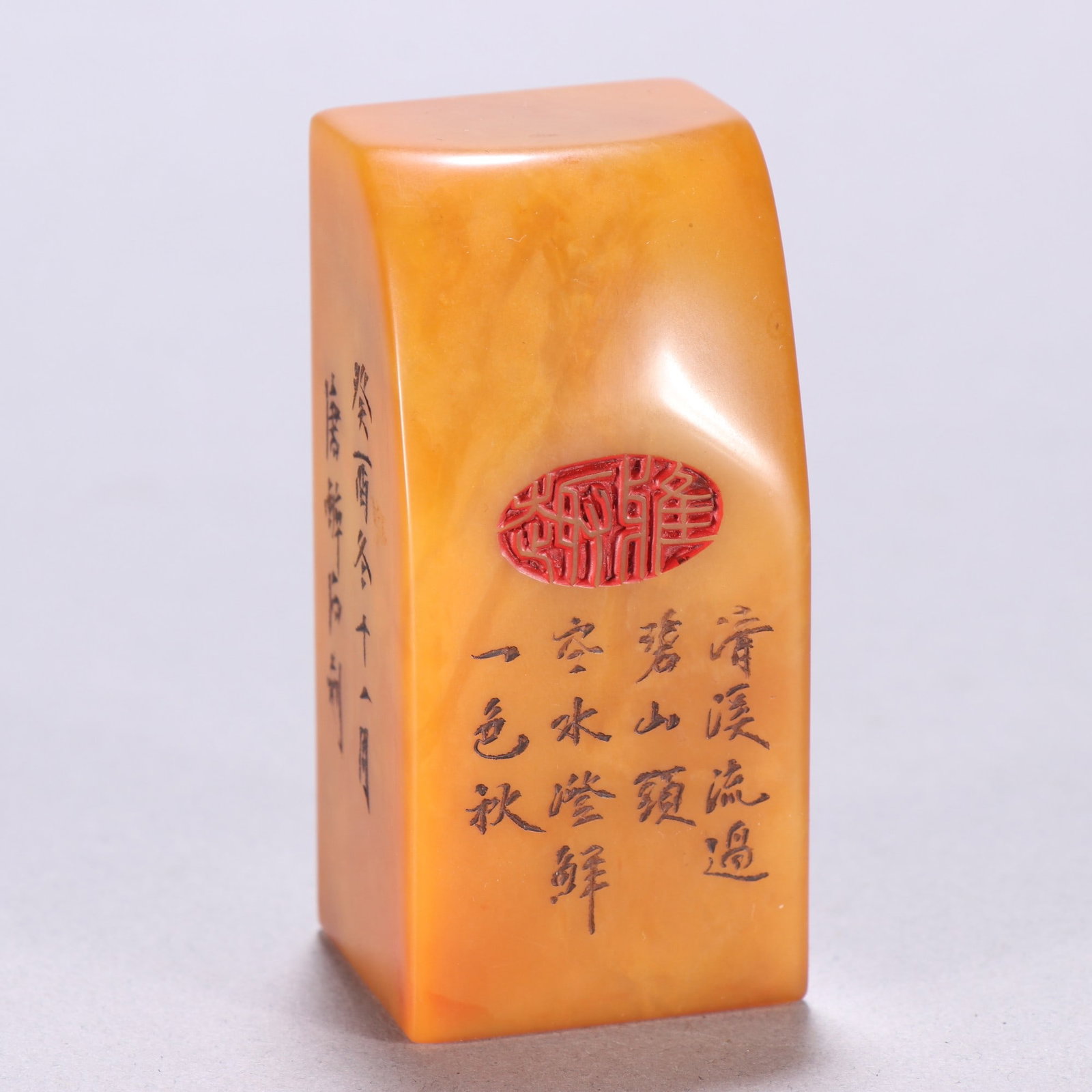 A Tianhuang stone seal made from Drunken Stone: Drunken stone's Tianhuang stone seal Size: H:7.5cm W: 3.6cm W: 0.2173kg Size: H:7.5cm W: 3.6cm W: 0.2173kg (The Dimensions Of All Batches Are Manually Measured.If You Need More Detailed Information,