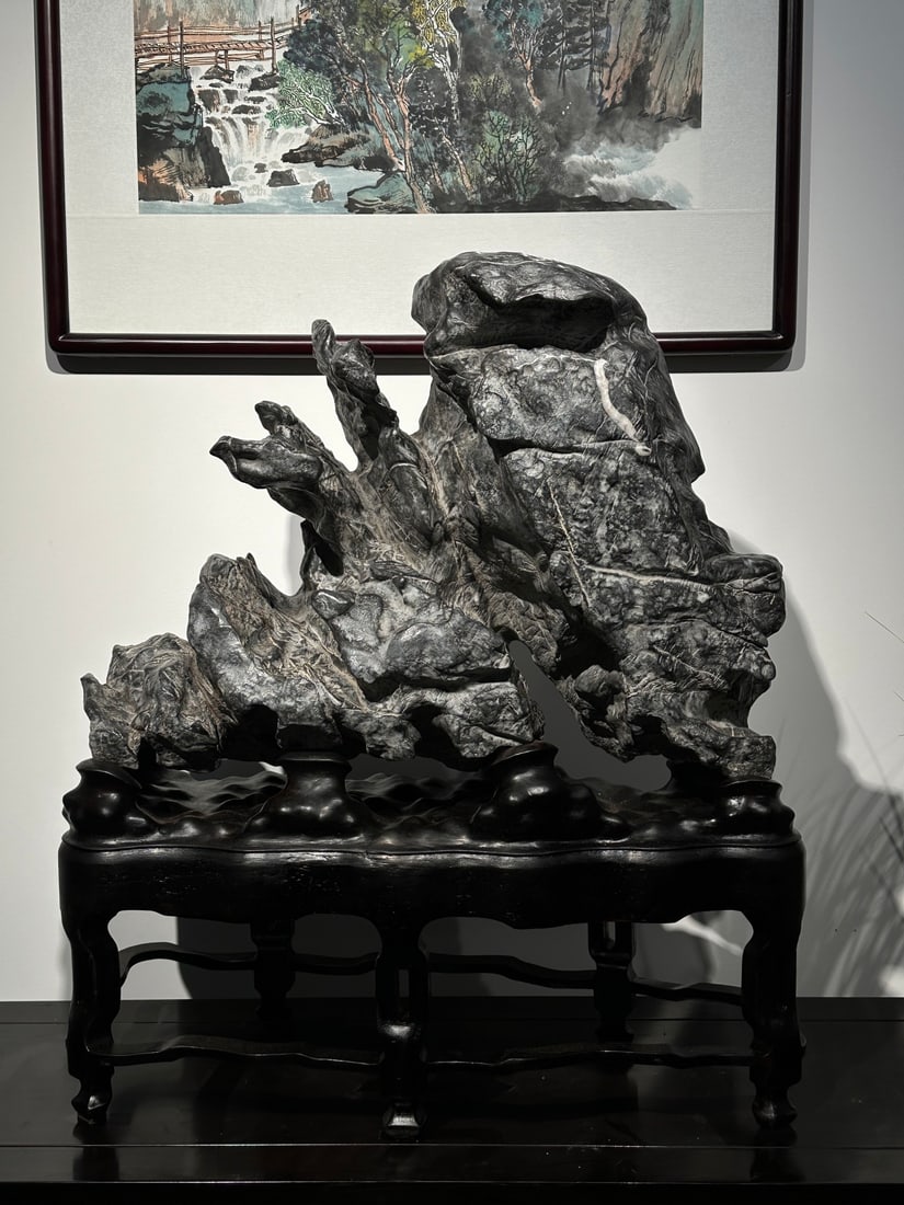 A beautiful Lingbi stone - 2