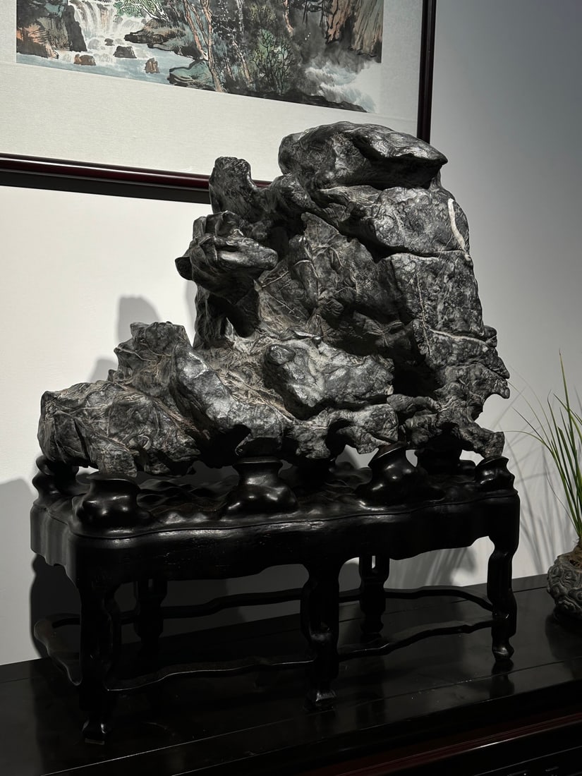 A beautiful Lingbi stone - 3
