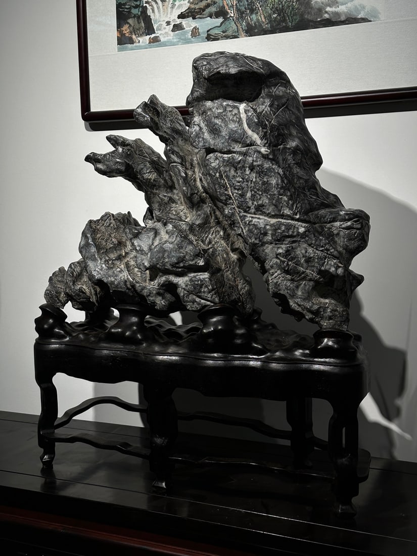 A beautiful Lingbi stone - 4