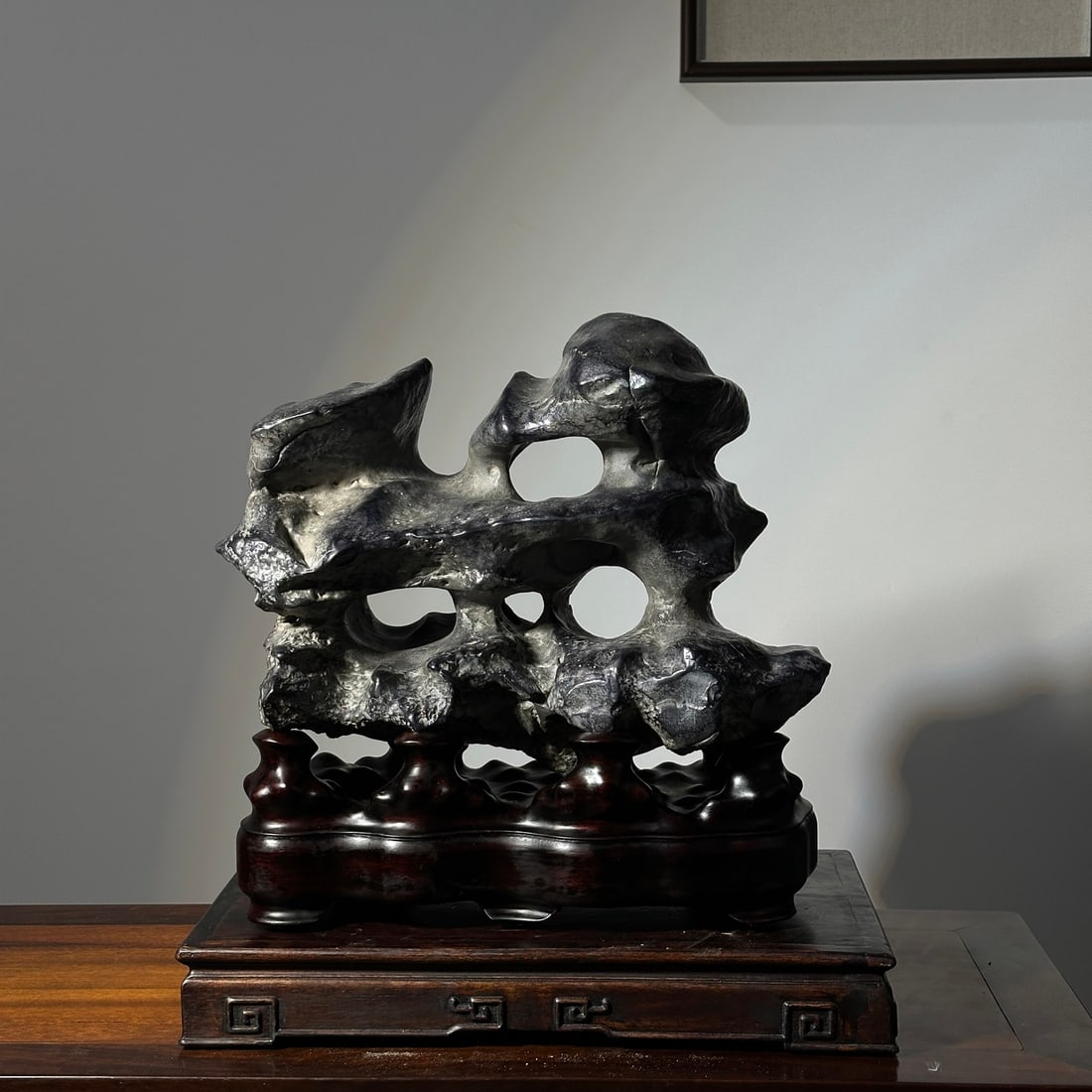 A beautiful piece of Taihu stone: Exquisite Taihu stones Size: L: 44cm H: 43cm T: 20cm Size: L: 44cm H: 43cm T: 20cm (The Dimensions Of All Batches Are Manually Measured.If You Need More Detailed Information, Please Contact Our