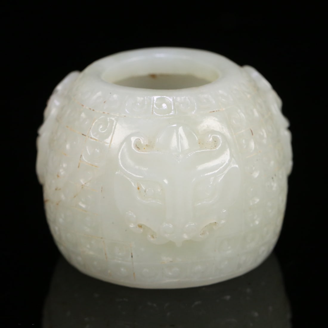A Qing Dynasty Hetian jade taotie patterned water basin: A water basin from the Qing Dynasty with a Hetian jade taotie pattern Size:5.2x3.8 cm W: 0.1146 kg Size:5.2x3.8 cm W: 0.1146 kg (The Dimensions Of All Batches Are Manually Measured.If You Need More De