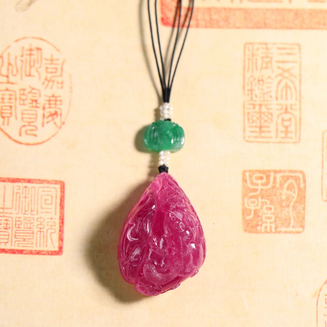 A Qing Dynasty court tourmaline pendant, squirrel-shaped melon pendant (1 of 7)