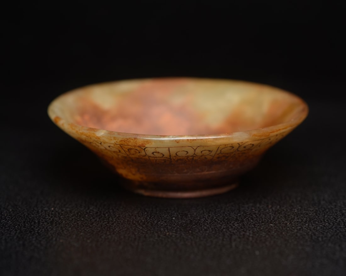 A beautiful Hetian jade bowl (1 of 8)