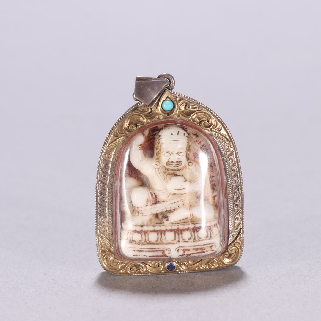 A beautiful pure silver gilt protective Kawu Buddha pendant: Exquisite pure silver gilt protective Kawu Buddha pendant Size: H:5.4cm W: 3.9cm W: 0.0313kg Size: H:5.4cm W: 3.9cm W: 0.0313kg (The Dimensions Of All Batches Are Manually Measured.If You Need More De