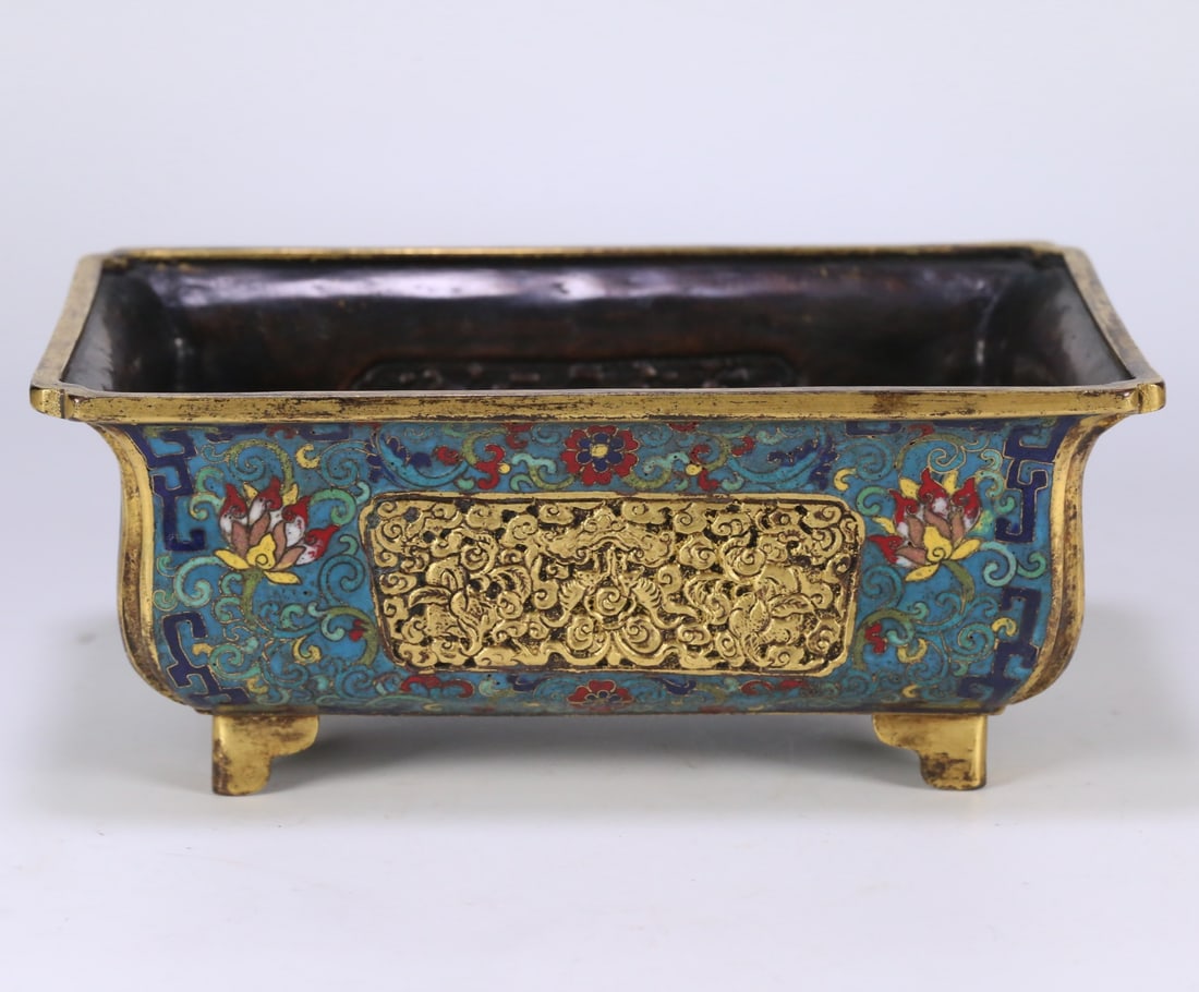 A cloisonne square basin made during the Qianlong period of the Qing Dynasty (1 of 8)