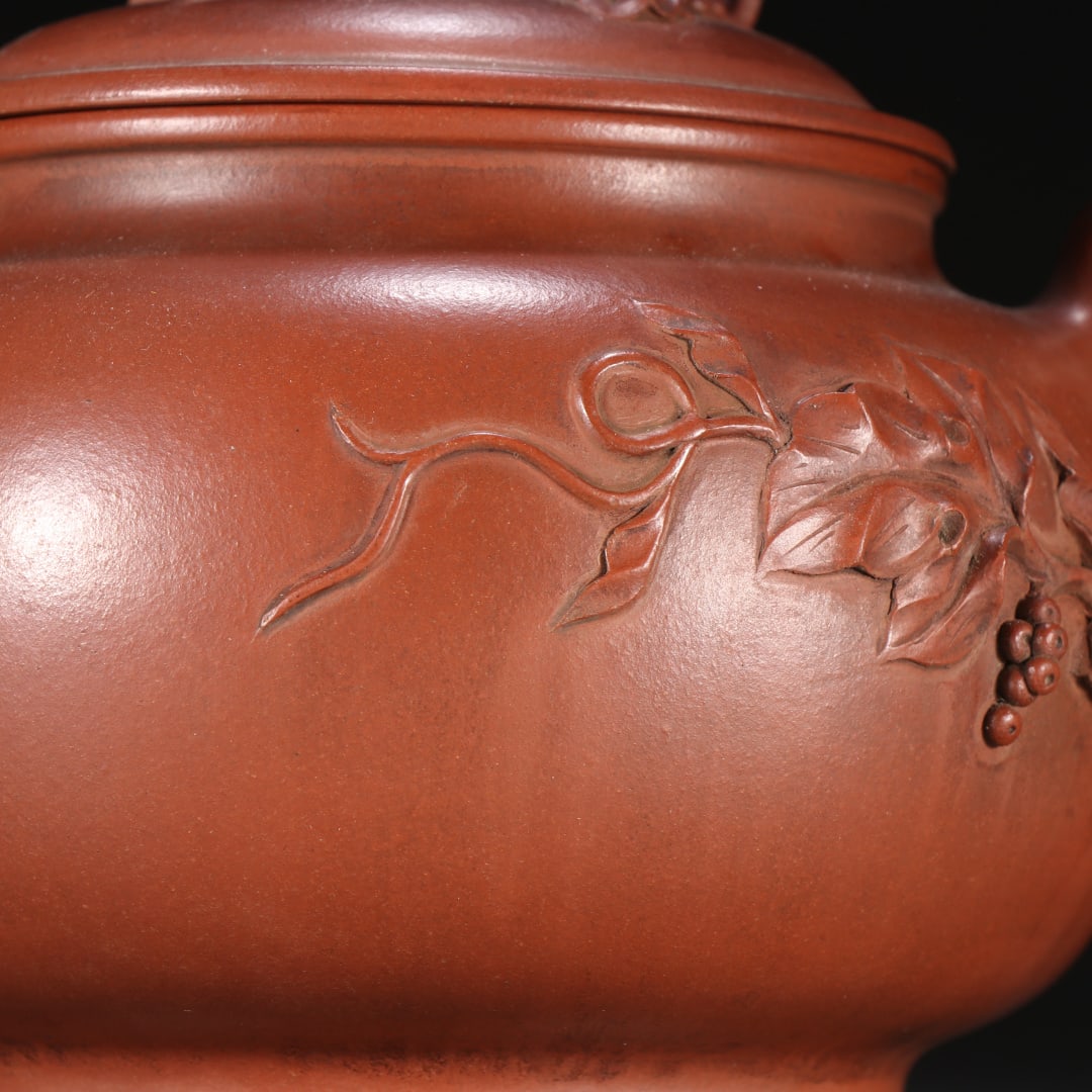 A Squirrel Grape Pot by Wang Yinxian - 2