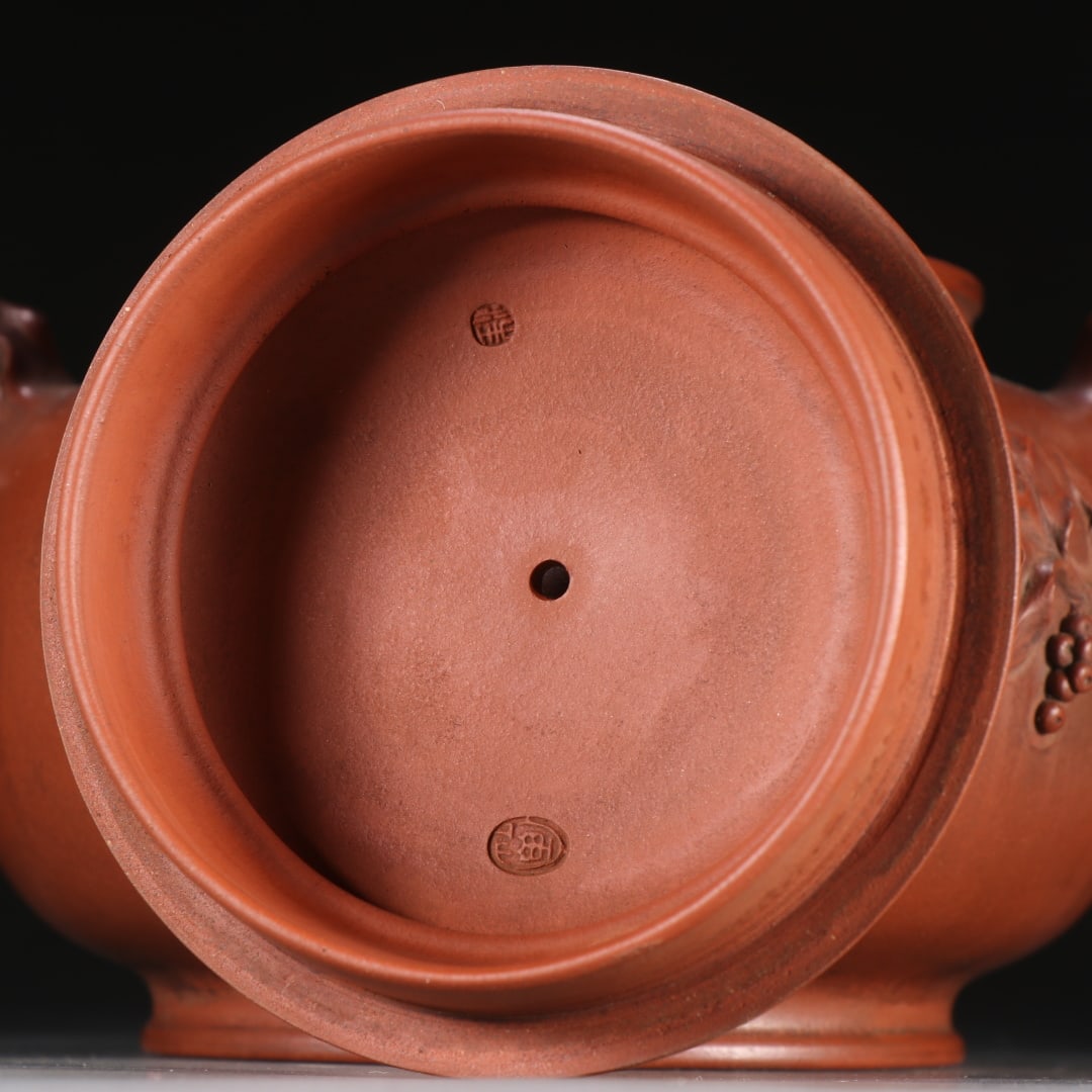 A Squirrel Grape Pot by Wang Yinxian - 3