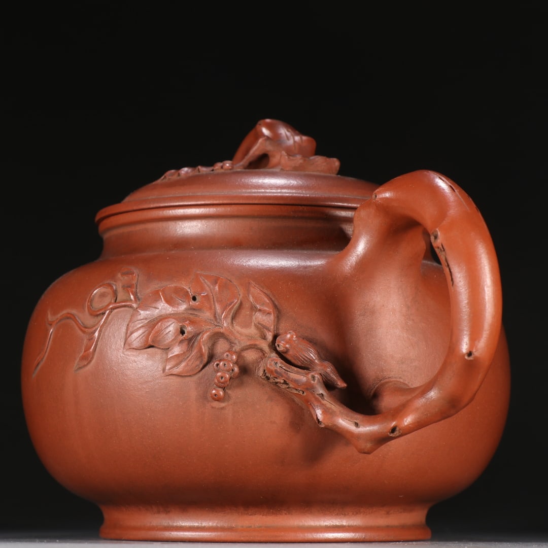 A Squirrel Grape Pot by Wang Yinxian - 4